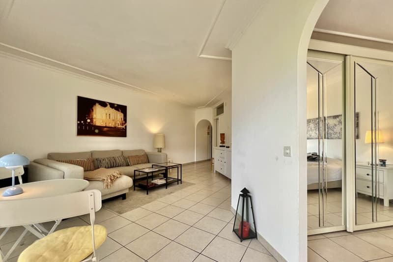 Appartement de vacances élégant avec grande terrasse, piscine communautaire et accès direct au lac (23)
