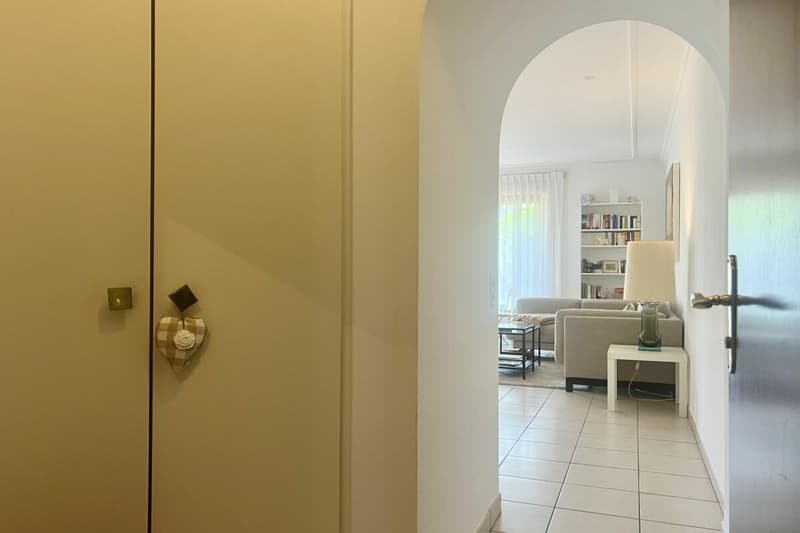 Appartement de vacances élégant avec grande terrasse, piscine communautaire et accès direct au lac (15)