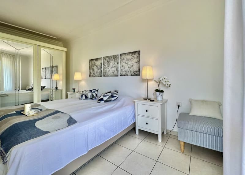 Appartement de vacances élégant avec grande terrasse, piscine communautaire et accès direct au lac (24)