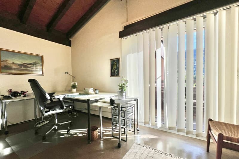Wohnen im Grünen - Einfamilienhaus mit herrlicher Aussicht und viel Gestaltungspotenzial (8)