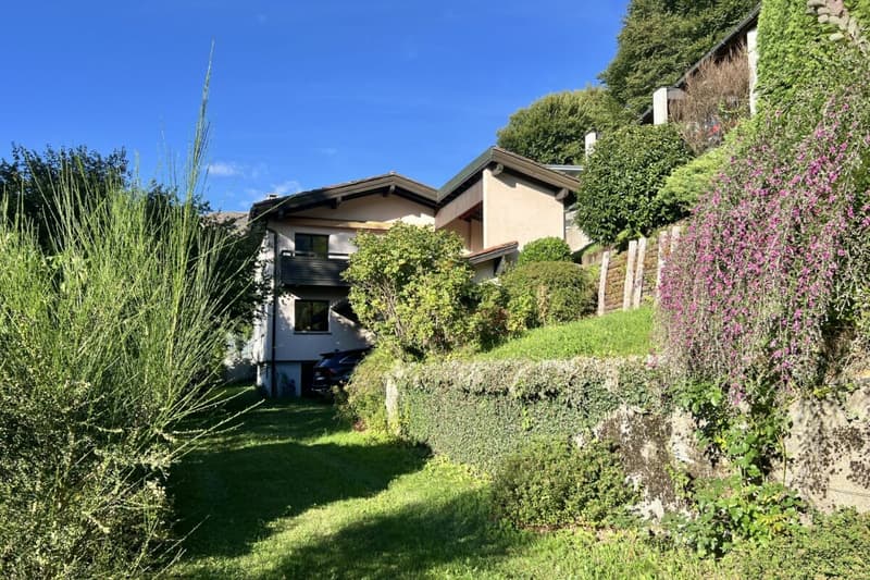 Wohnen im Grünen - Einfamilienhaus mit herrlicher Aussicht und viel Gestaltungspotenzial (1)