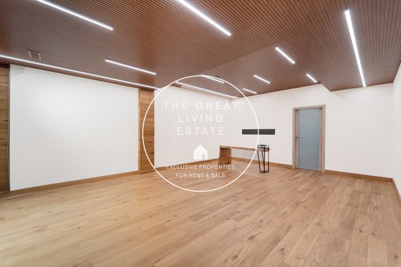 Modern empty room, hardwood floor, white walls, wooden ceiling, bench, doorway