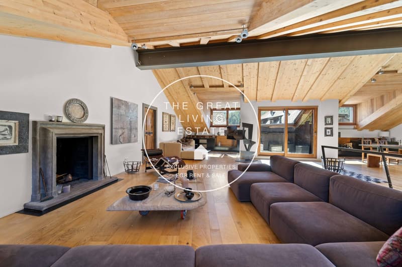 living room with wooden ceiling, fireplace, wooden floor, couch, coffee table, mounted artwork