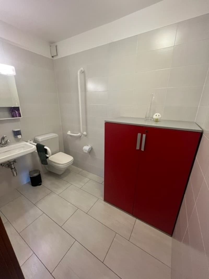 Office/medical studio/beauty studio possibly already furnished (10)