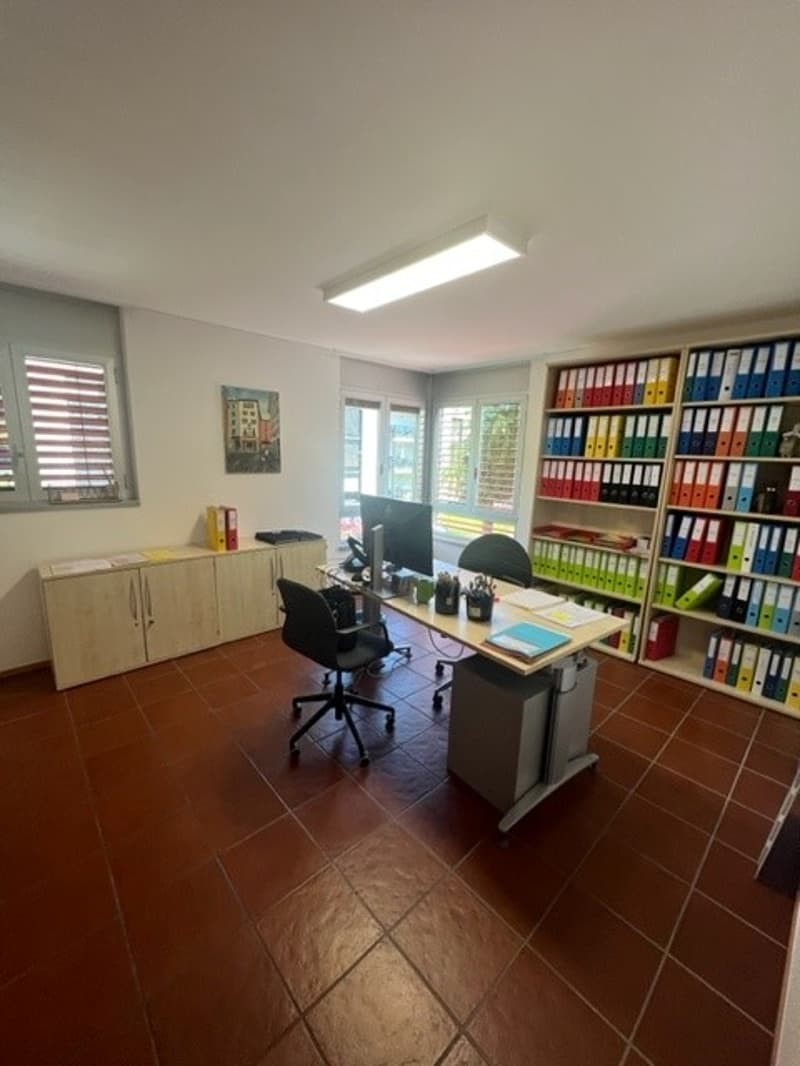 Office/medical studio/beauty studio possibly already furnished (15)