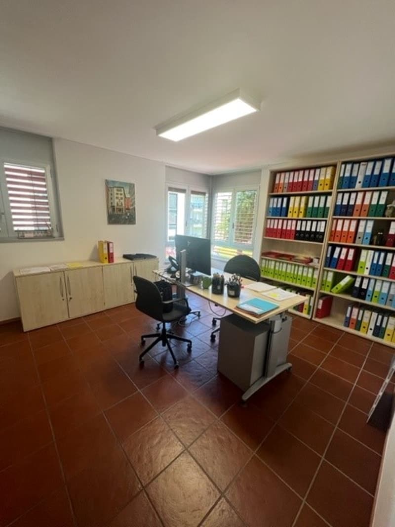Office/medical studio/beauty studio possibly already furnished (16)