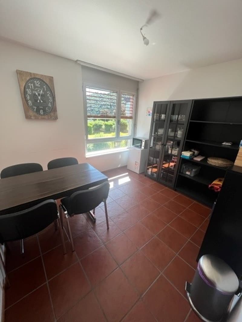 Office/medical studio/beauty studio possibly already furnished (13)