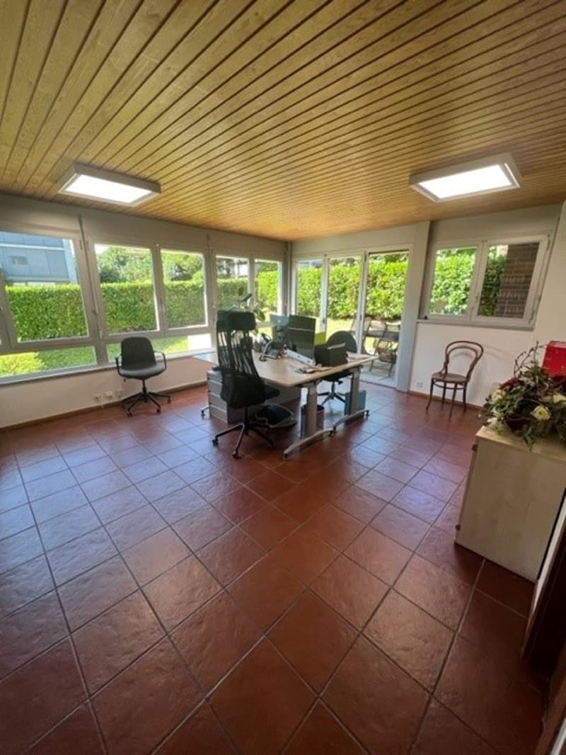 Bureau/cabinet médical/cabinet de beauté éventuellement déjà meublé (2)