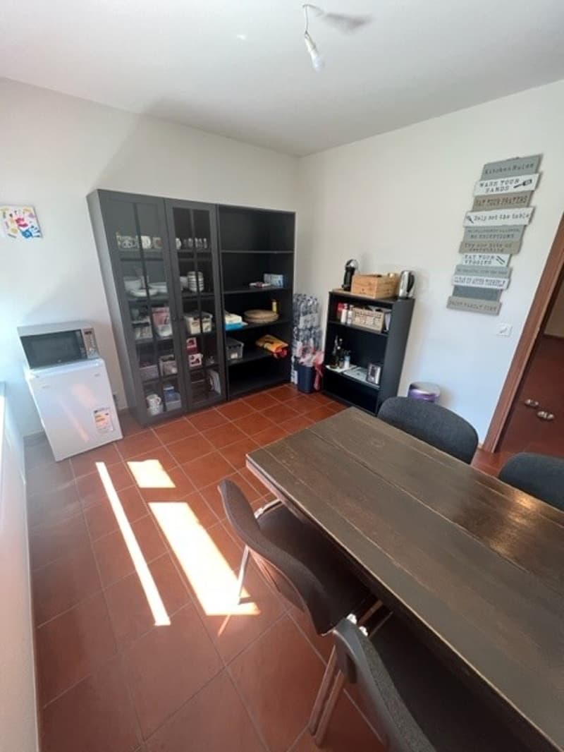 Bureau/cabinet médical/cabinet de beauté éventuellement déjà meublé (13)