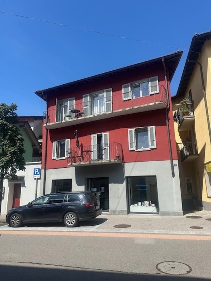 Multi-family house with 3 apartments in Gambarogno (1)