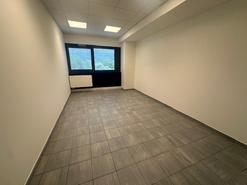 empty room, large window, white walls, tiled floor, radiator
