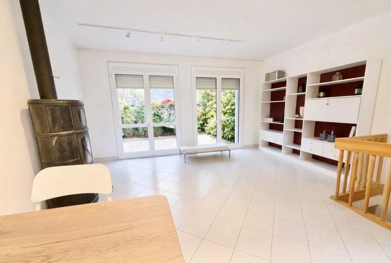 Faszinierendes duplexes Einfamilienhaus mit 2 Zimmern, Garten und Pauschalspesen (9)