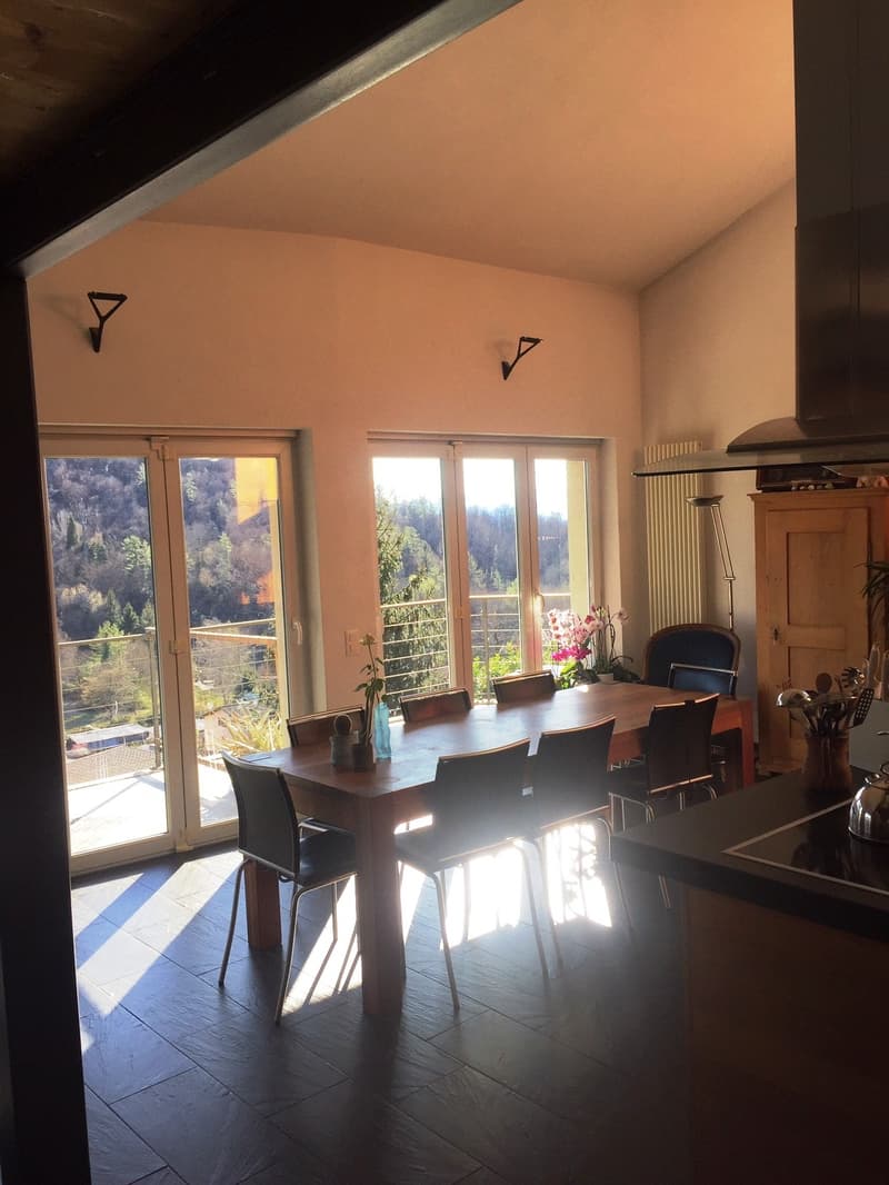 Casa unifamiliare con vista panoramica e giardino (7)