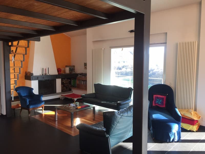Casa unifamiliare con vista panoramica e giardino (8)