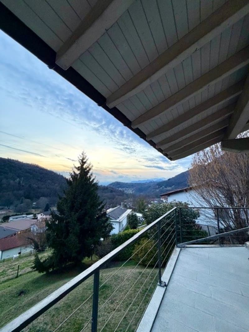 Casa unifamiliare con vista panoramica e giardino (5)