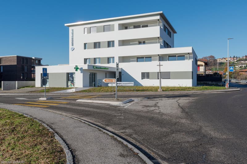 Bright Apartment with Double Service (2)