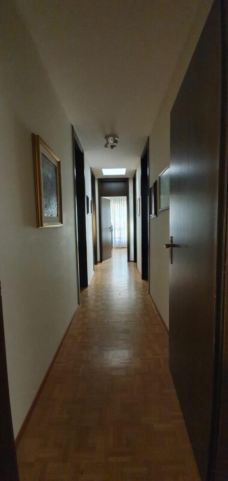 Belle maison dans un quartier résidentiel (9)