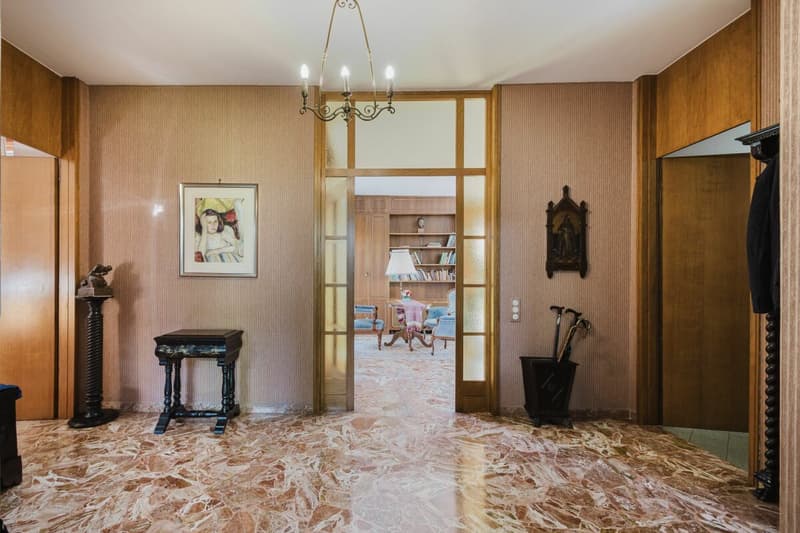 Beautiful villa immersed in its own park (10)