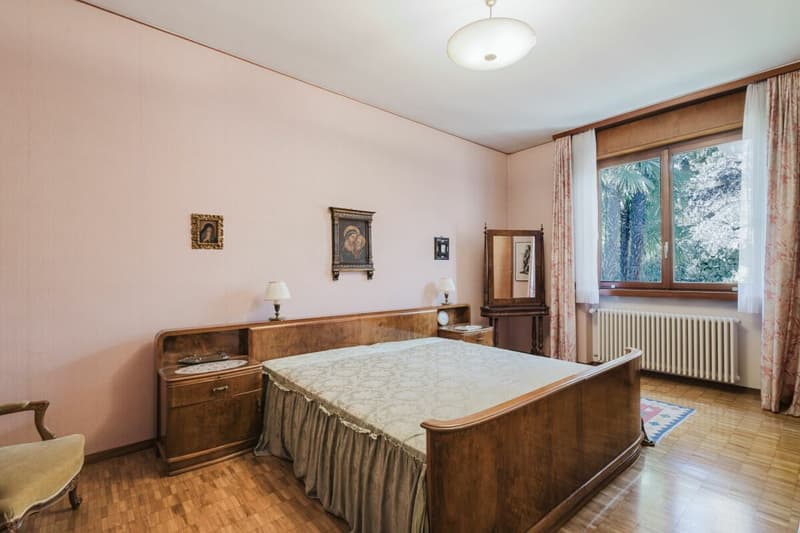 Beautiful villa immersed in its own park (13)