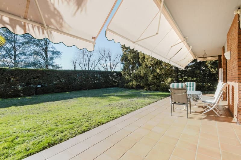 Beautiful villa immersed in its own park (17)