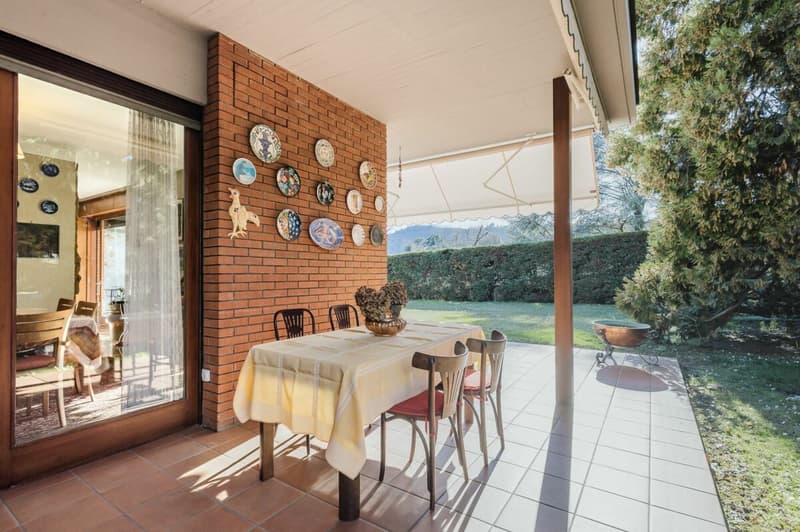 Beautiful villa immersed in its own park (14)