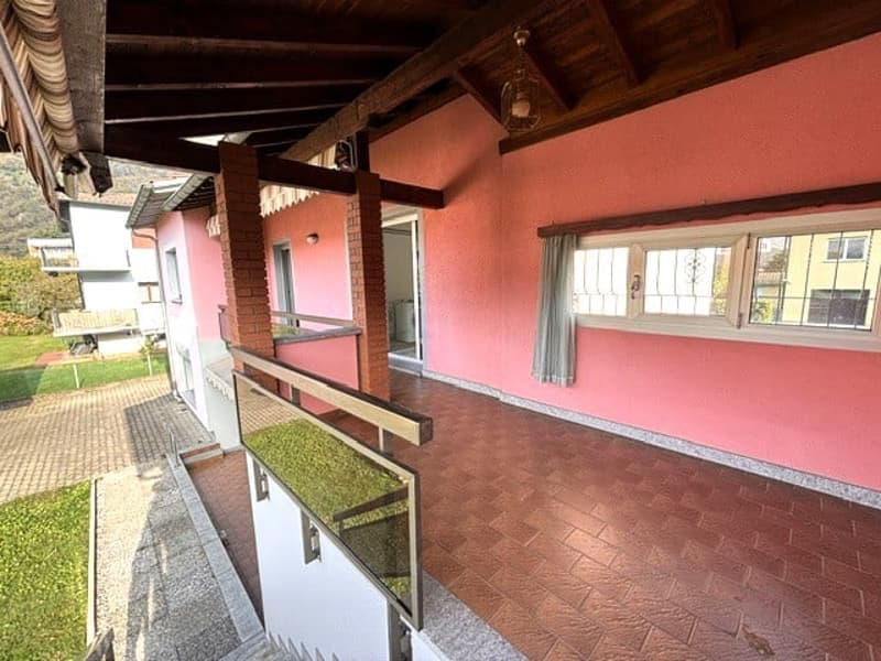 Casa bifamiliare con progetto approvato per sopraelevazione di un piano (2)