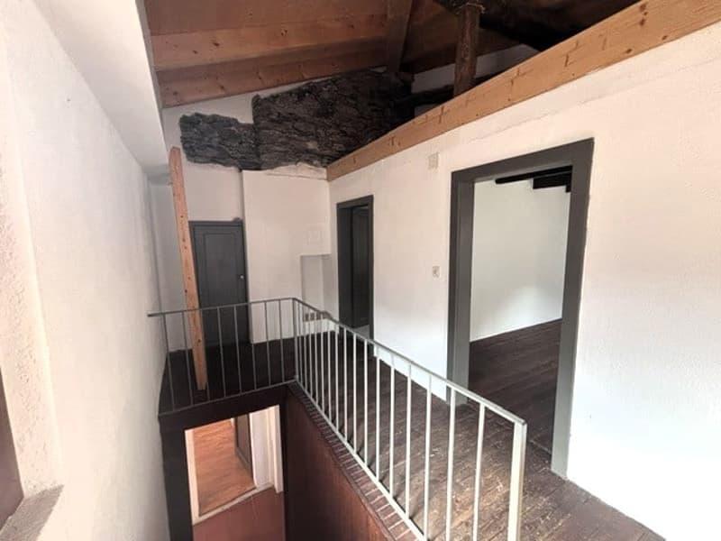 Rustic stone house in the village center (10)