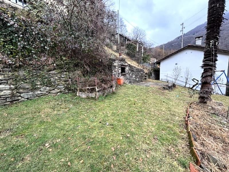 Rustic stone house in the village center (3)