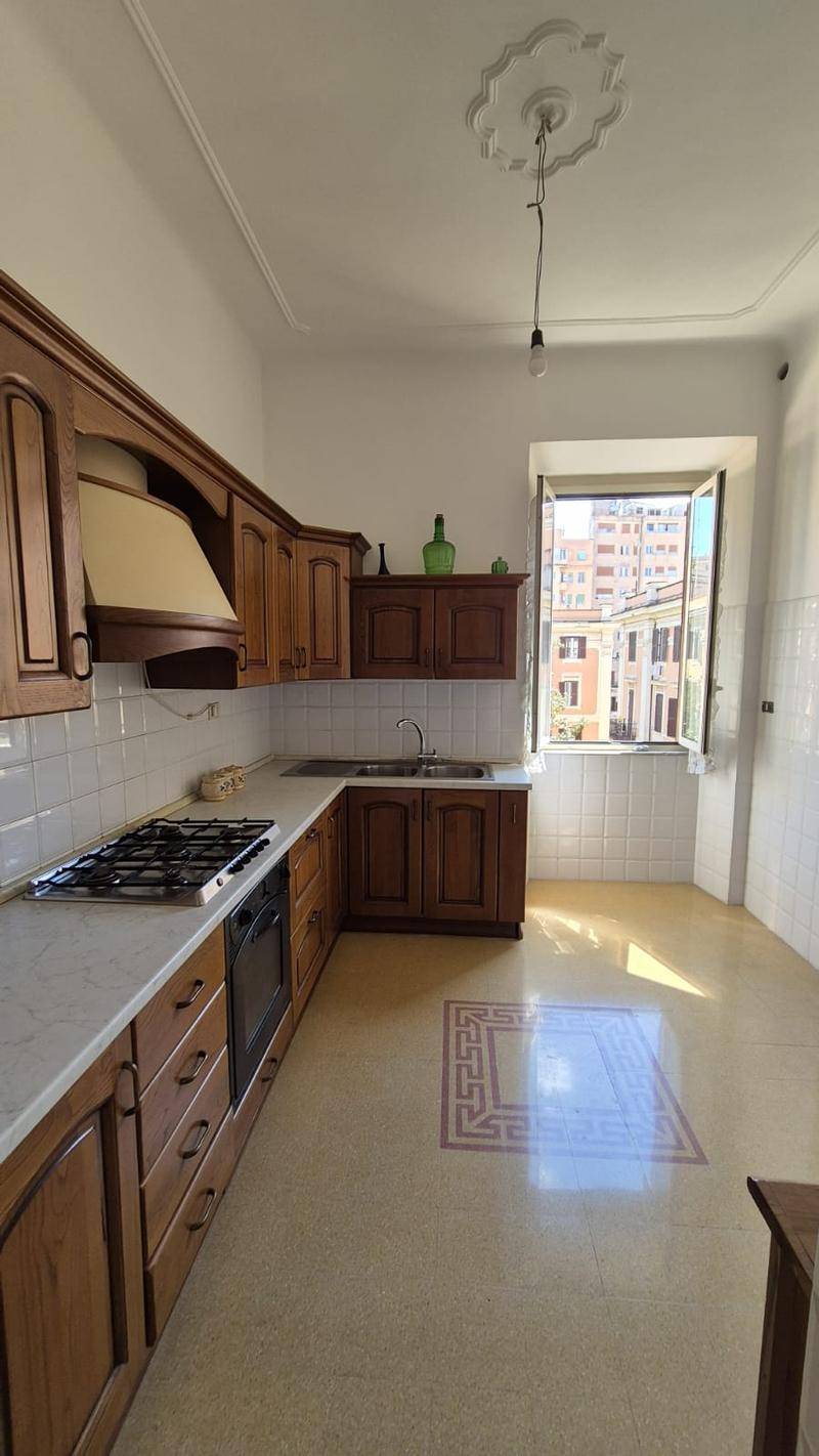 Elegante Appartamento stile Liberty 5 locali San Giovanni Roma (13)
