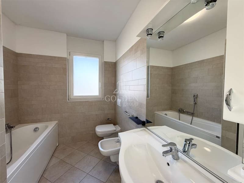 4.5 rooms with large panoramic terrace and private access to the floor (9)