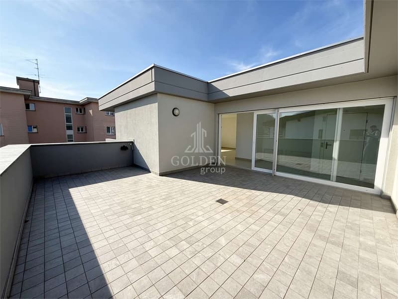 4.5 rooms with large panoramic terrace and private access to the floor (12)