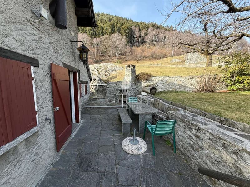Independent rustic house with 2'000 m² of land, about 20 minutes from Gor (4)