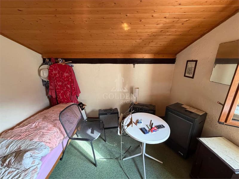 Independent rustic house with 2'000 m² of land, about 20 minutes from Gor (8)