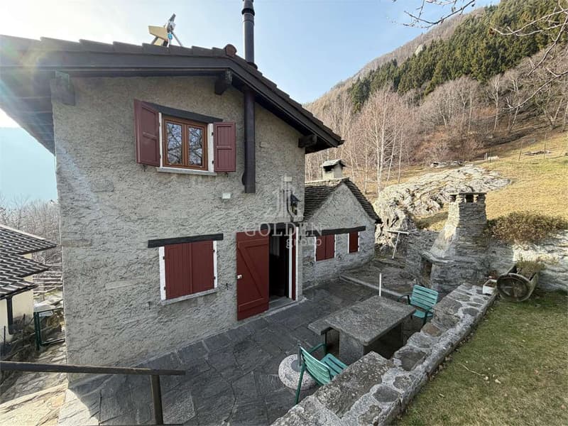 Independent rustic house with 2'000 m² of land, about 20 minutes from Gor (3)