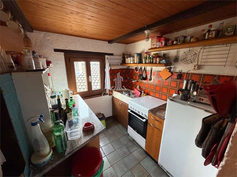 Independent rustic house with 2'000 m² of land, about 20 minutes from Gor (6)
