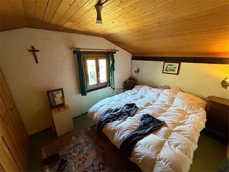 Independent rustic house with 2'000 m² of land, about 20 minutes from Gor (9)