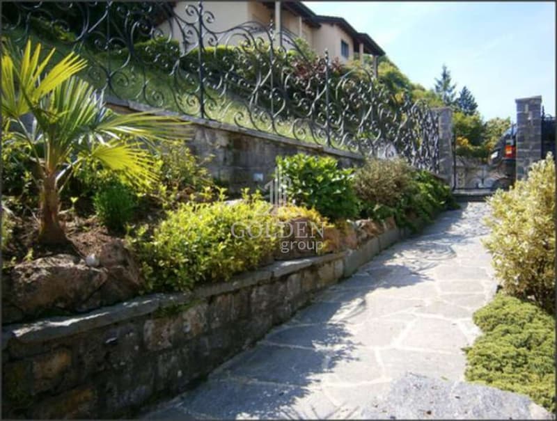 Maison bifamiliale avec 2 × 3,5 pièces et une maison de 2,5 pièces avec jardin (13)