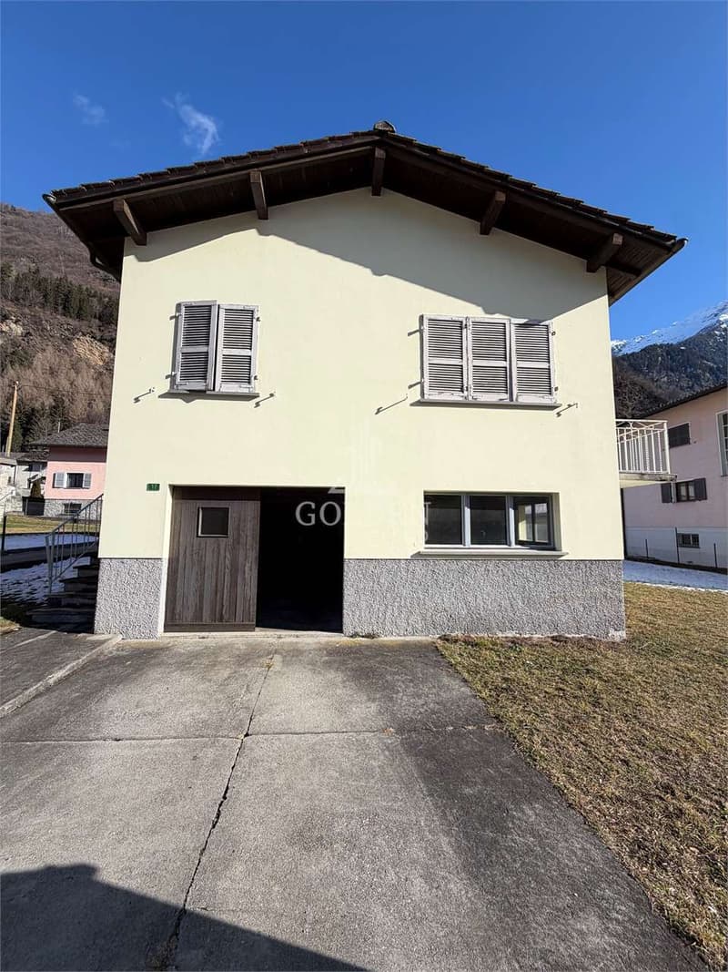 Detached house with large plot in Aquila-Blenio (3)