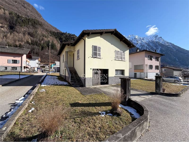 Detached house with large plot in Aquila-Blenio (1)