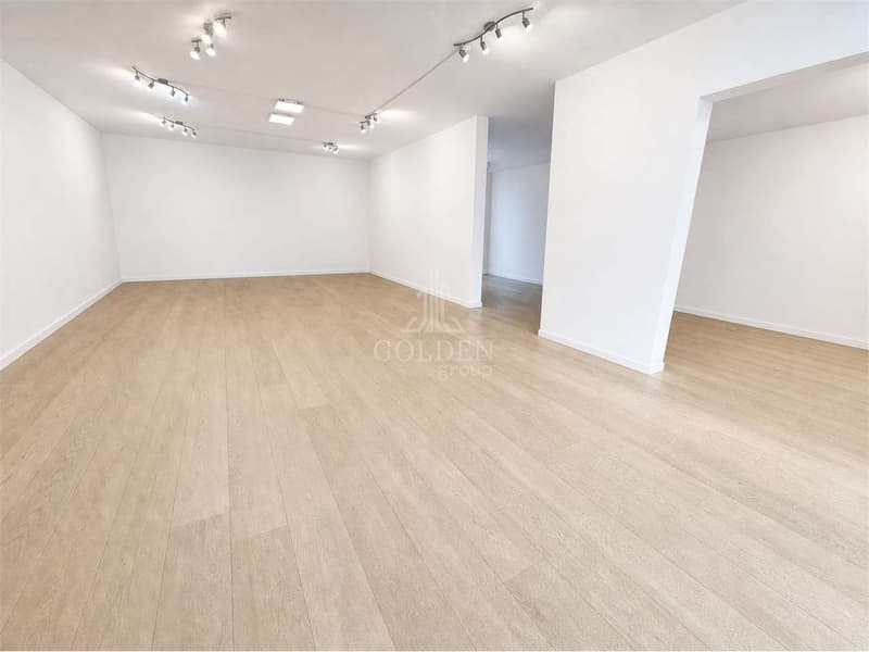 Commercial space/showroom with 4 parking spaces in strategic location (6)