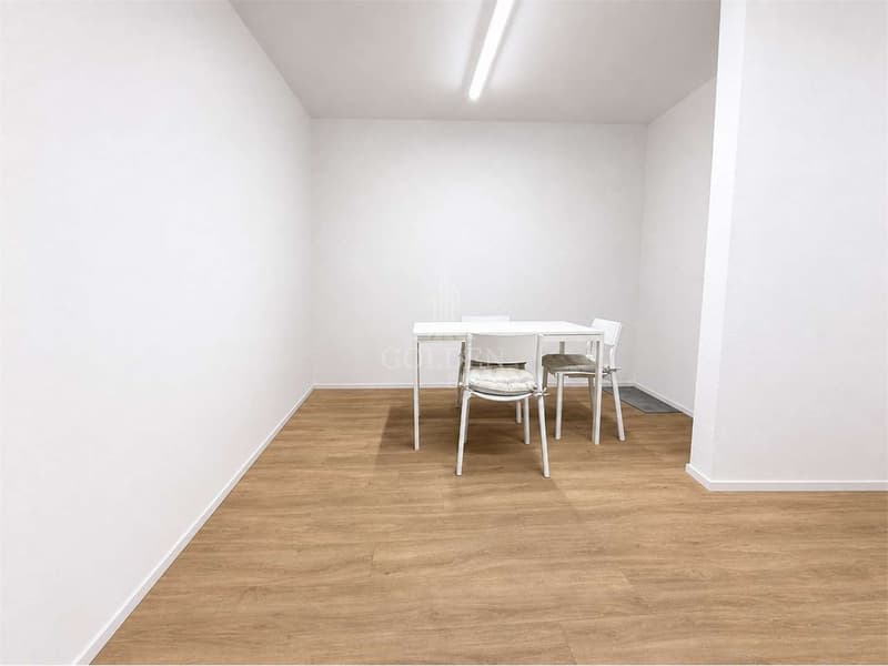 Commercial space/showroom with 4 parking spaces in strategic location (9)
