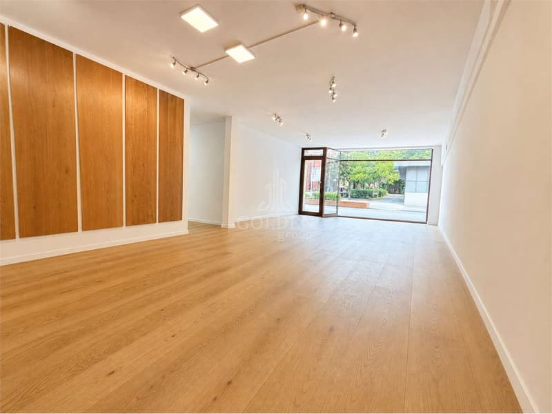 Commercial space/showroom with 4 parking spaces in strategic location (3)