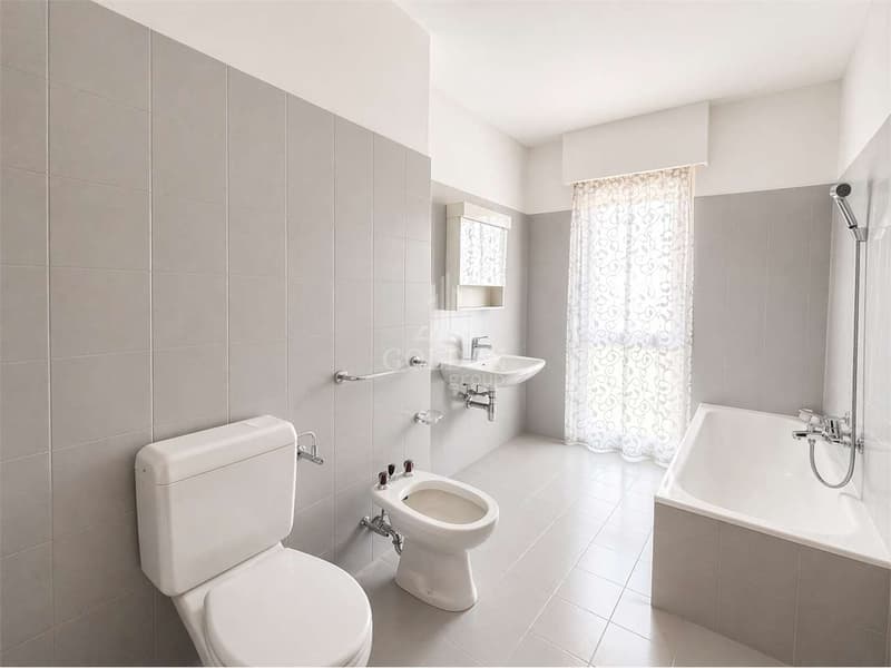 4.5 Rooms of 130sqm in a Noble Residence (8)