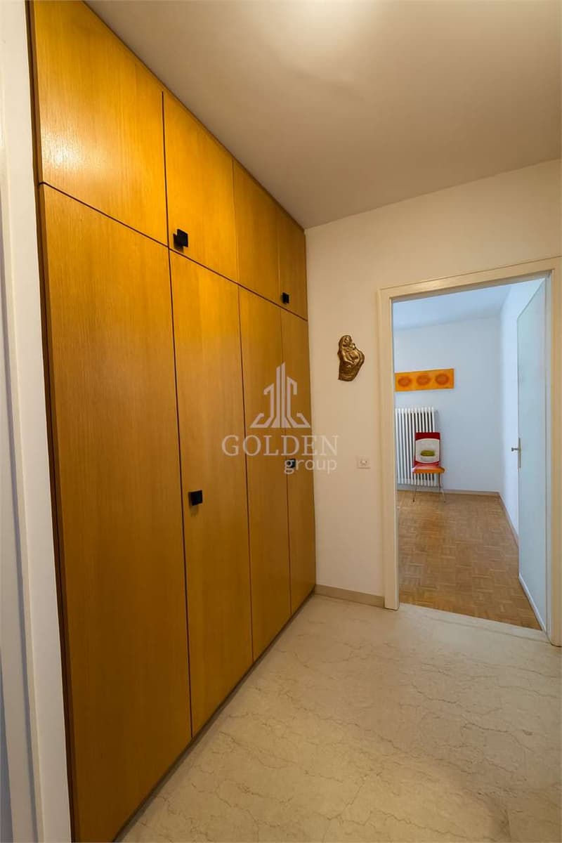 Excellent investment just a few steps from the lake (9)