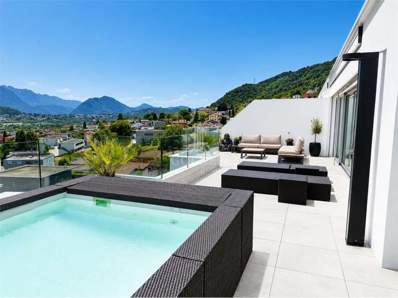 Penthouse with panoramic terrace and private pool (1)