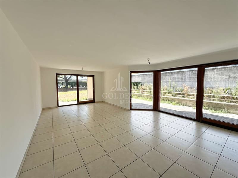 Ampio 4.5 locali con giardino privato e terrazza coperta (2)
