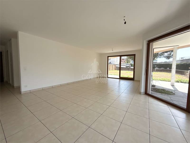 Ampio 4.5 locali con giardino privato e terrazza coperta (6)