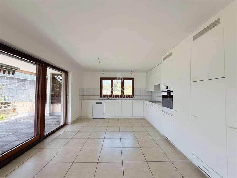 Ampio 4.5 locali con giardino privato e terrazza coperta (4)