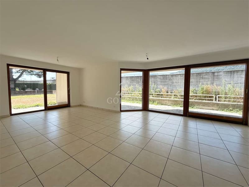 Ampio 4.5 locali con giardino privato e terrazza coperta (7)