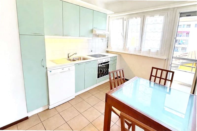 Chiasso - Helle 4,5-Zimmer-Wohnung im 4. Stock mit Doppelterrasse (3)